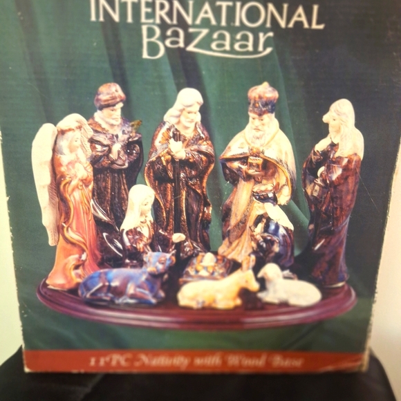 International Bezaar 11 PC Nativity Set W/Wood Base - Picture 4 of 5